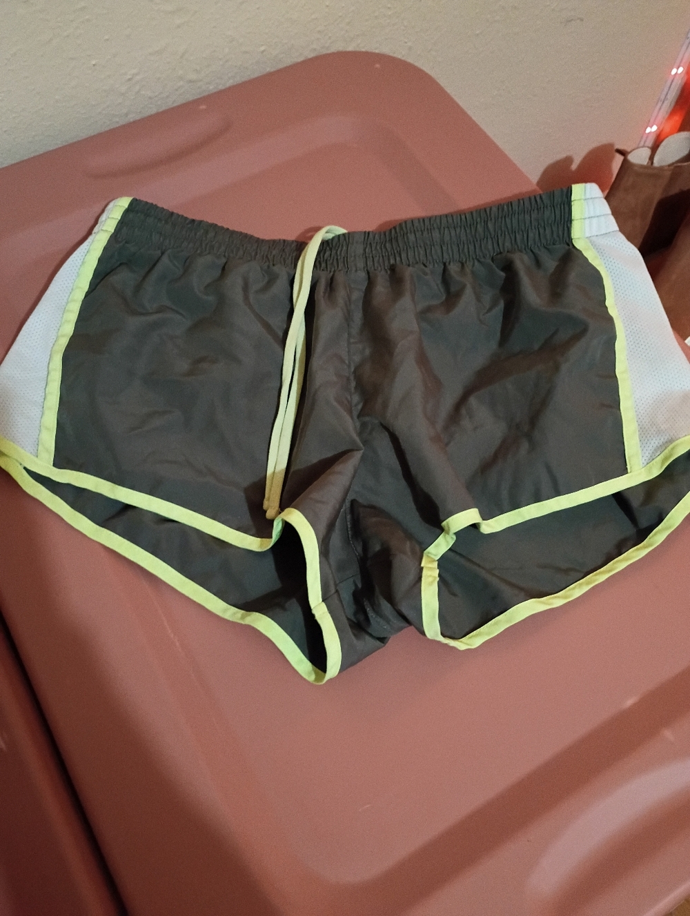 🌞 7 for $12 Girls Size Medium SO Olive Green Lined Shorts with Neon Trim